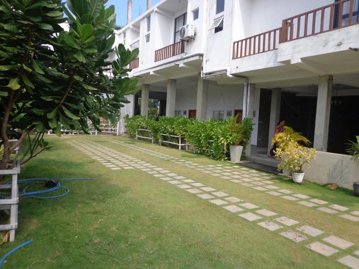 Hotel Star White - Negombo Kudapaduwa Экстерьер фото