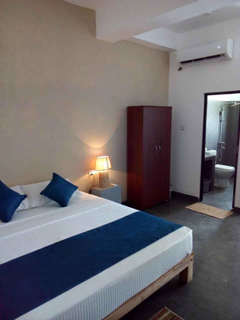 Hotel Star White - Negombo Kudapaduwa Экстерьер фото