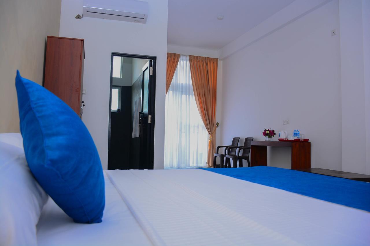 Hotel Star White - Negombo Kudapaduwa Экстерьер фото