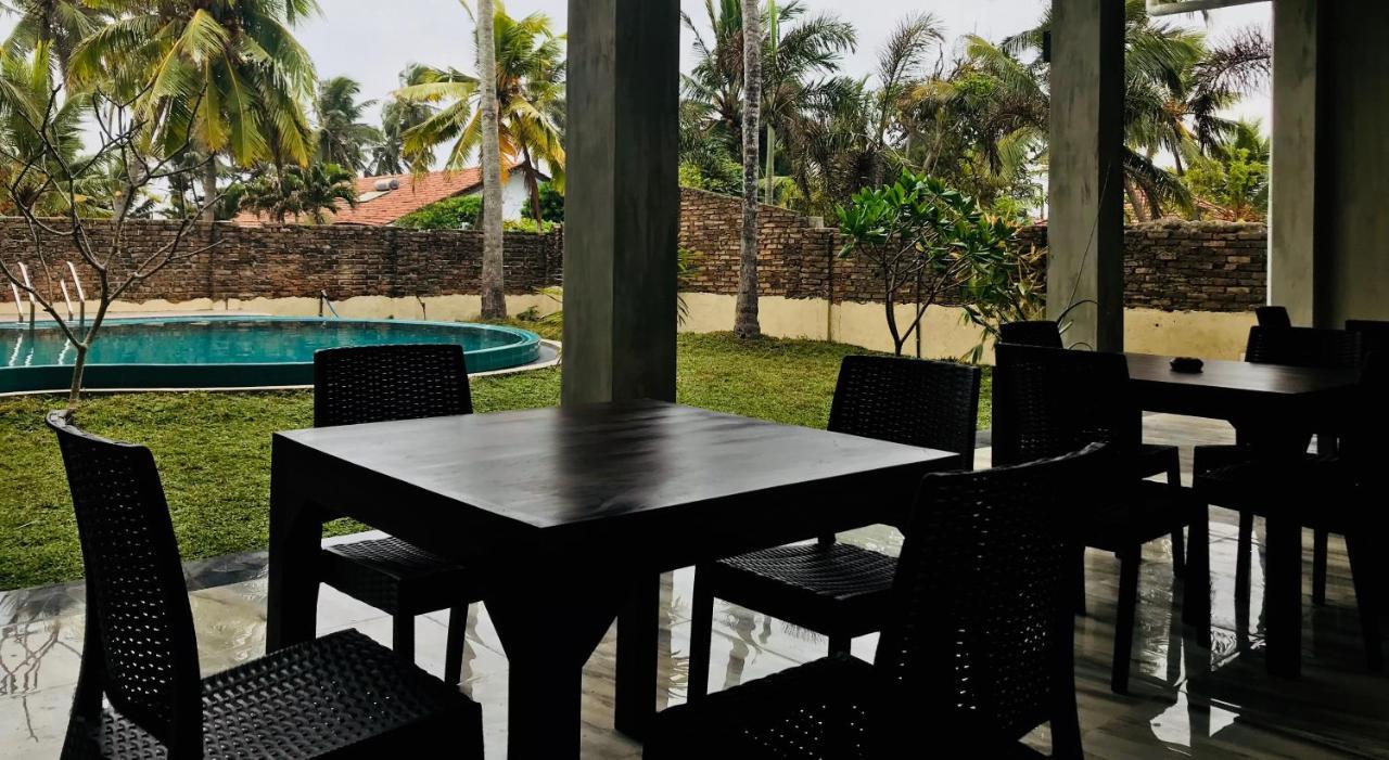 Hotel Star White - Negombo Kudapaduwa Экстерьер фото